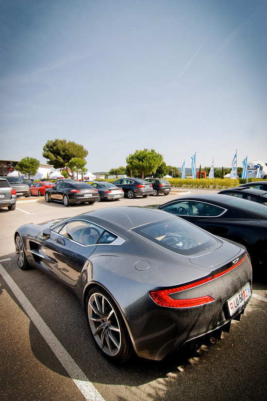 amazing-reality:  Aston Martin One-77  Source  