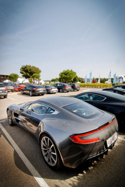 amazing-reality:  Aston Martin One-77  Source