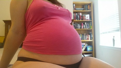 XXX nerdynympho87:Come show me and my babybump photo