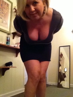 curvyswervydames:  thefunkybuxom:  Me  My new follower The Funky Buxom is Married and Stunning.. Lucky guy!   Very beautiful.