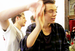 artharry-deactivated20150509:  Harry//1D Vault 3-On The Road Memories 