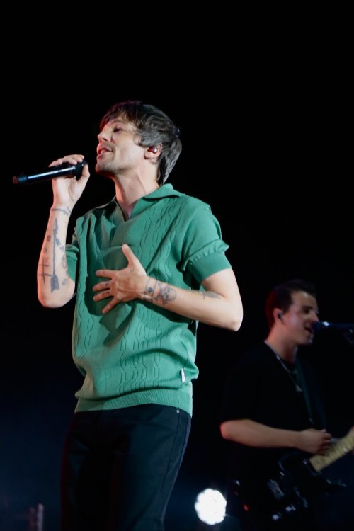 louistomlinsoncouk:Louis on stage in Monterrey, Mexico - 11/6