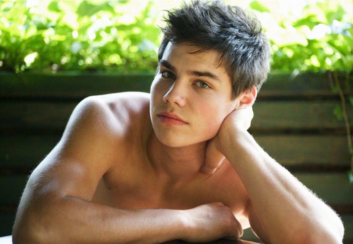 jockdays:  pvssoir:  cumversatile:  cute but naughty Adam Archuleta … more hot