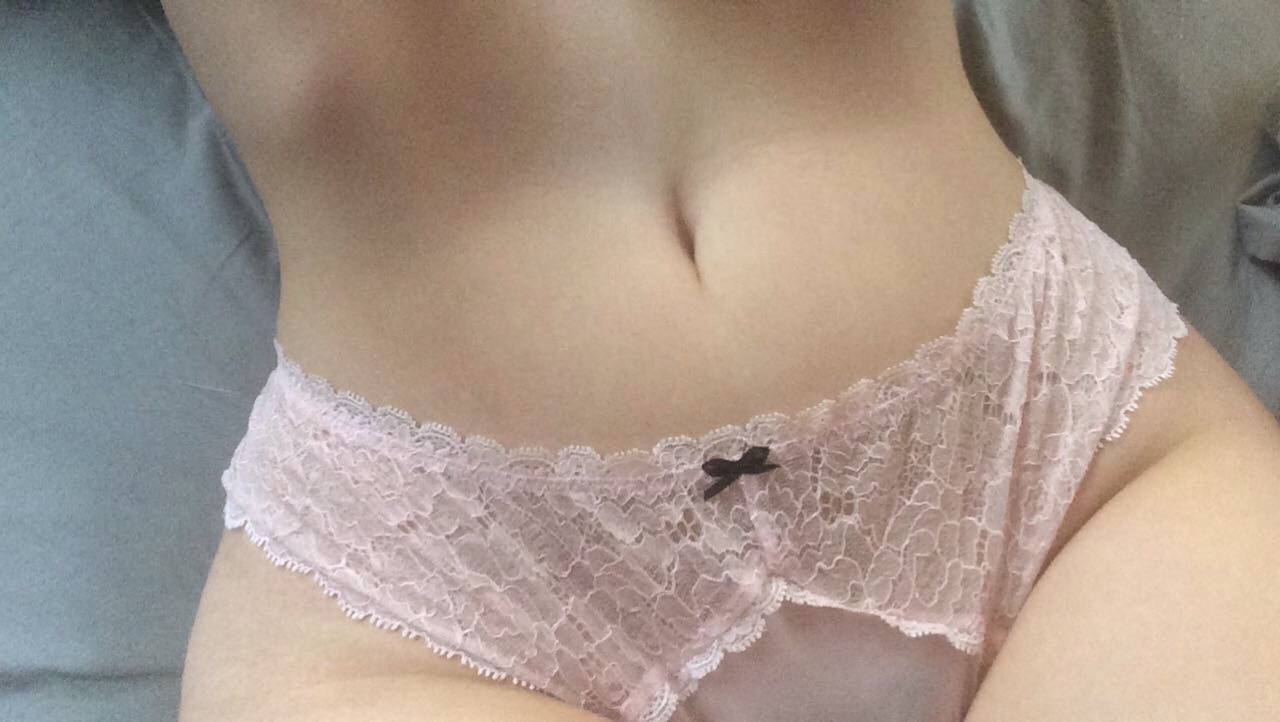 bootyking:  Sending love from an angel and her peachy bum 👼🏻Submitted by @cumcoveredangel