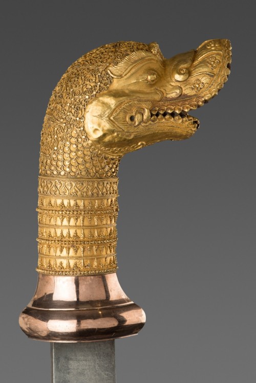 peashooter85: Gold mounted pedang, Sumatra (Indonesia), circa 1750 from Peter Finer