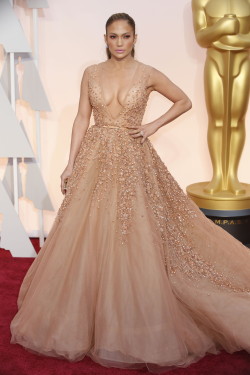 triponbroknbeats:  Jennifer Lopez #Oscars #redcarpet