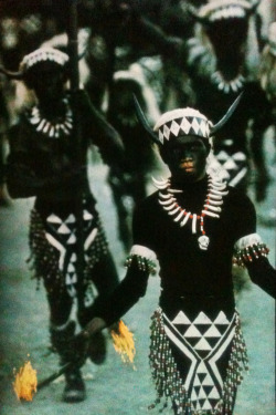 justenoughisplenty:  With blackened faces, grotesque costumes, and Madri grad spirit, masqueraders at Kalibo imitate Negritos from whom Malay migrants purchased Panay Island. Dating from the 13th century, the exuberant 10-day carnival once so startled