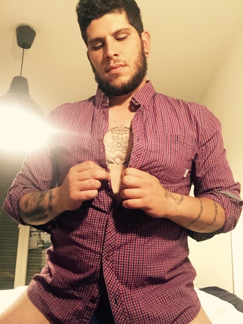 bearbearbearlove:  Thought I needed some new pictures posted 😜😂  He knows he sexy. All that amazing confidence and ass😍😍😍😍