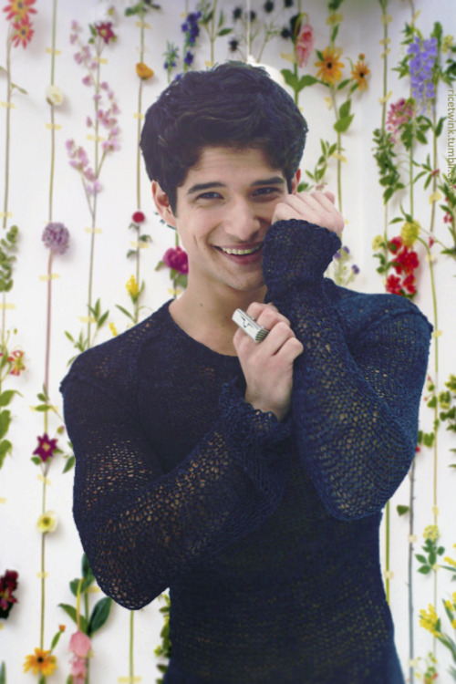 XXX imfuckinchanel:  ricetwink:  Tyler Posey photo