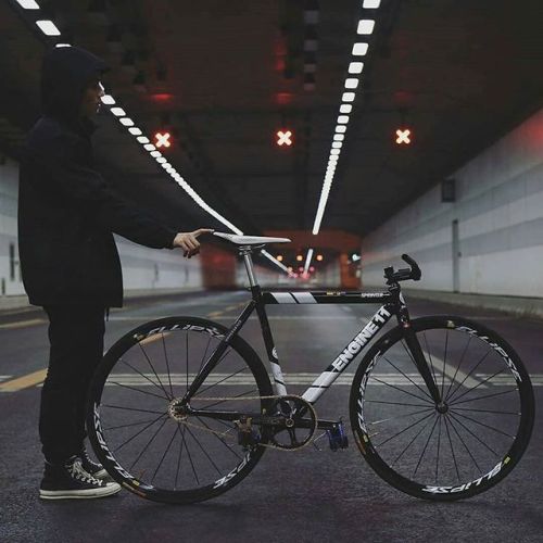 hizokucycles: #Repost from @engine_11 - “@xiaoyangerdesperado “David Pan” #fixedgear #beijing #engin