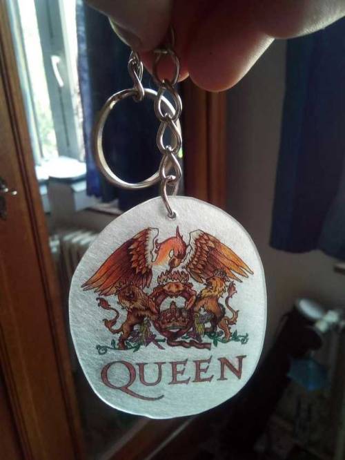 Made Queen Logo For A Chain Gadget (too Big For A Necklace, But Is Ok :) )