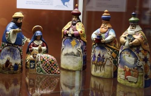 weirdpolis:Nativity scenes from around the World. Collected by Jesuits. Link to the museum of Jesuit