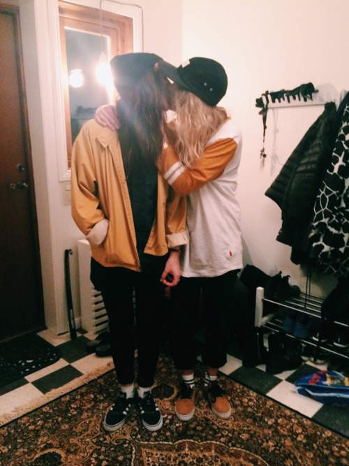 XXX lipstick-lesbian:  ♀♡♀ photo