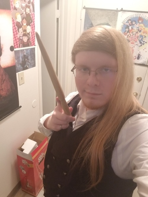 A couple pics of me dressed up for a Halloween party yesterday. Nothing too complicated. At the part