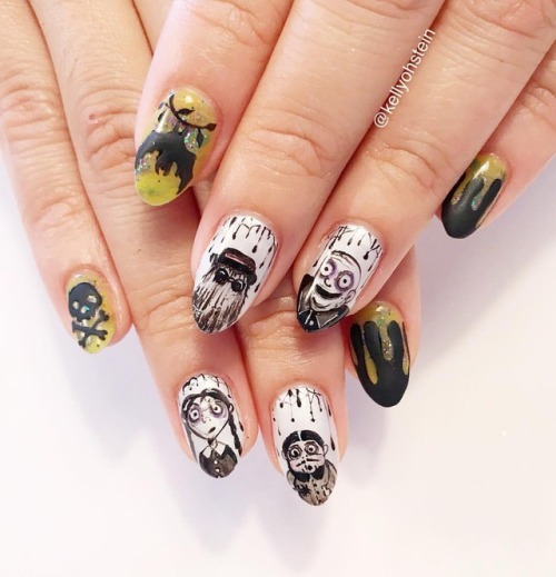 They’re all together ooky, THE ADDAMS FAMILY 👌👌 🦇👧🏻🧟‍♂️ ☠️ 31 DAYS OF HALLOWEEN DAY 25 on @nihaoyanyao 🖤🖤🖤
.
.
.
.
.
.
.
.
.
.
. #nailart #junipernails #juniperkelly #seattlenails #addamsfamily #addamsfamilyvalues #wednesdayaddams #pubertaddams...