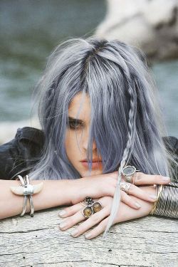 acidic-violet:  bubbles-asked-acid:  ☨If God dropped acid, would He see people?☨    Grunge ☁ Cocaine ✞ PUSSY$   i want my hair to be this colour