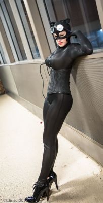 cosplaysleepeatplay:  Catwoman 