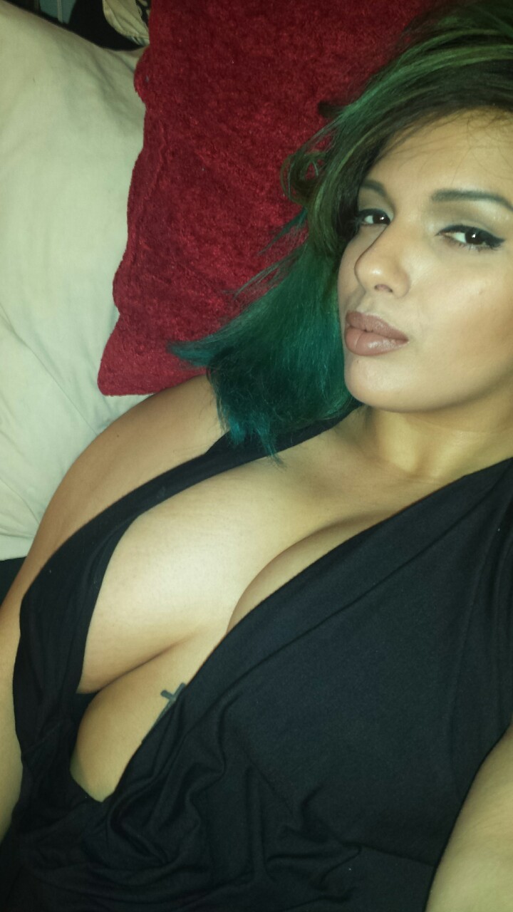 aymygod:  I clean up nice.   Tagged by the gawwwwjus abysm-elle for the selfie challenge!