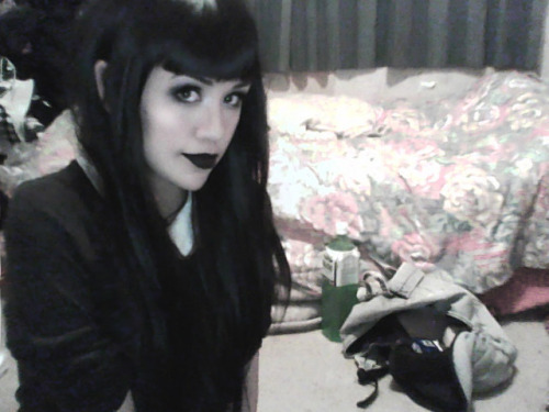 polycephly:  polycephly:  throw back 6 selfies  Love me while i write