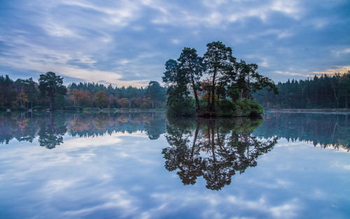 Henleypark Lake by markhortonphotography on Flickr.