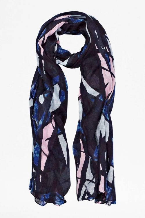 looking-pretty-in-prints: LORENA SCARFSearch for more Scarves by French Connection on Wantering.