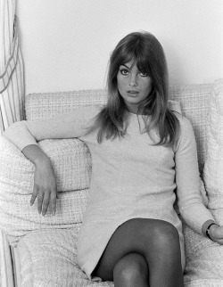 Isabelcostasixties:  Jean Shrimpton At Her Home, Montpellier Place, London, 25Th