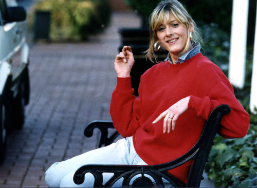 sasstermasters-quarter:Sarah Lancashire in -even if it’s a solid 20 years ago- a pretty cool o