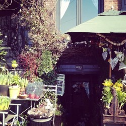 mycherrycrush:  Cool little artsy garden shop 