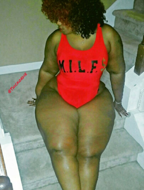 XXX thickordie:  BANG..💣…@Curvycurlychrisy…THICK photo