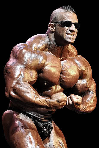fanomuscle:  dominicrue:  Fuck! This gets me so hard. I can just imagine his muscles growing with each flex  Fouad Abiad  dominicrue He was already growing as he flexed and continued his posing routine but when he got to the most muscular he gave it a