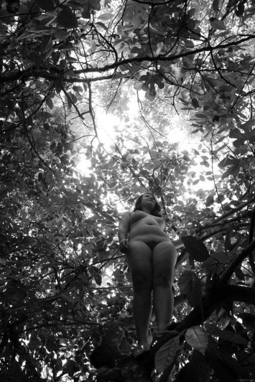 grin-n-sin: justaguy1138: chubbygirls4me:Beauty In Black and White Stunning Love this! Absolutely be