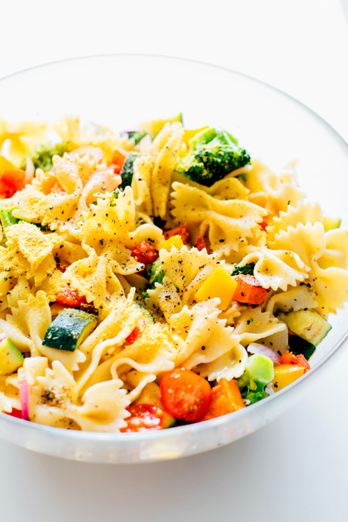 tinykitchenvegan: Vegan Rainbow Pasta Salad I will admit, I do love pasta in it&rsquo;s many forms. 