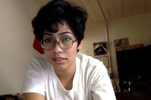heroofferelden:heroofferelden:this curl has been passed down through the armstrong line for generations