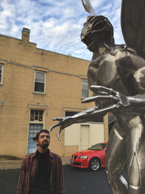 xlayer2:fatpikachupics:get someone who looks at you the way i look at the mothman