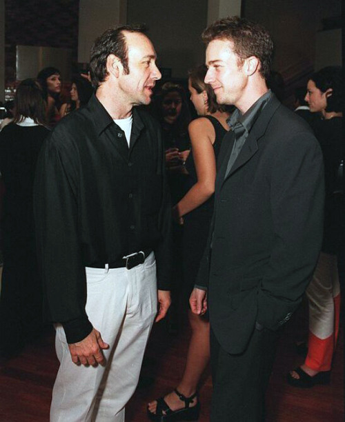 chasingspacey:Kevin Spacey and Ed Norton at the Rounders premiere | August 25, 1998