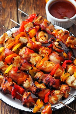 nom-food:  Grilled honey bbq bacon &amp; chicken kabobs  I&rsquo;m so hungry!
