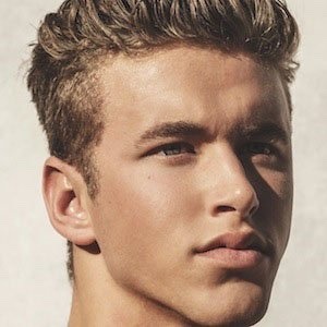 fuckustevepena:  He’s NAKED!!  Nate Garner is Vine and Instagram phenomenon signed by Wilhelimina Models LA.