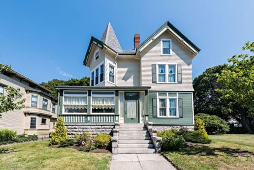 househunting:$849,900/8 brFall River, MALITERALLY LIZZIE BORDEN’S HOUSE:“ Announcing the Maplecroft 