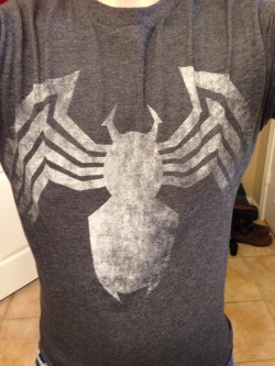 I&rsquo;m such a dork that I got über excited when I saw this shirt, because it was more like the Venom suit than actual Spidey, and I just had to buy it. Would have been better if it was actually black instead of dark charcoal though.