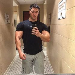 Sexy muscle guys