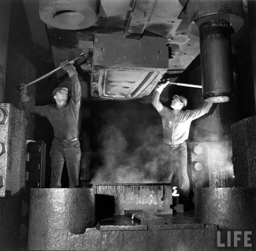 Heavy aluminum press making parts for the US Air Force(Al Fenn. 1952)