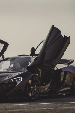 superluxury:  artoftheautomobile:  McLaren P1 via GTSpirit  Luxury ✖ Limitless 