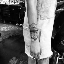 cutelittletattoos:  Ornamental wristband