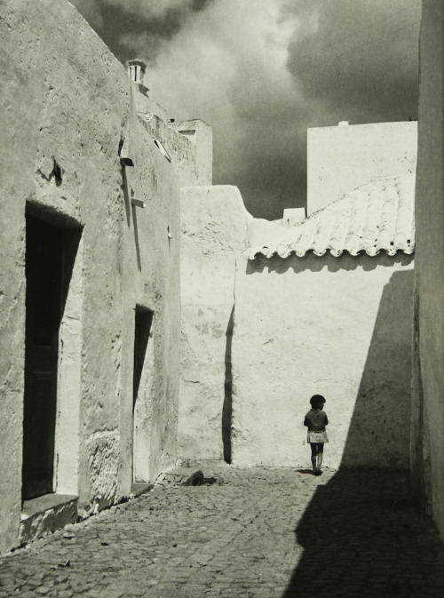 Série “ As Crianças na obra de Artur Pastor”. Algarve, Olhão, década de 40.