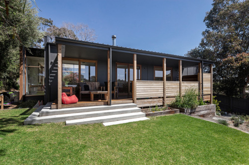 prefabnsmallhomes:‘The Courtyard Retreat’ modular house, Bellarine Peninsula, VIC, Australia by ARKit