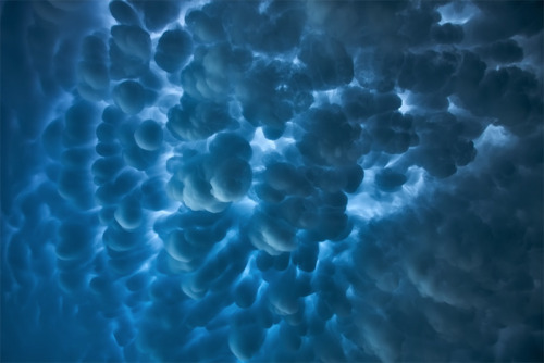 identifyassexy:  opticallyaroused:Severe Skies: The Photography of Storm Chaser Mike Hollingshead   dang