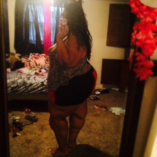 xoxoxomona69:  I know I’m nowhere near where I want to be but can I just say I’m finally fitting into clothes I haven’t fit into in forever. Never thought I would catch myself wearing this miniskirt. And the squats are paying off 👌👌👌. #motivated