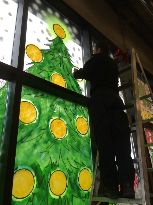 “For every Fire this holiday season a decoration will be removed” Inspector Dunn removes a decoration from our tree at York St Fire Station because of the Kings College road Fire. Please stay #firesafe this holiday season! Help us keep the tree...