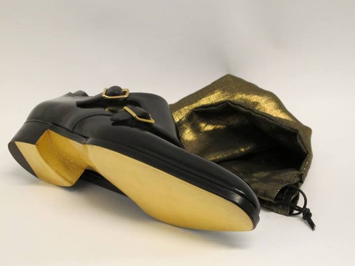 saintcrispinsblessing:  John Lobb Paris bespoke. 18k Gold sole. 