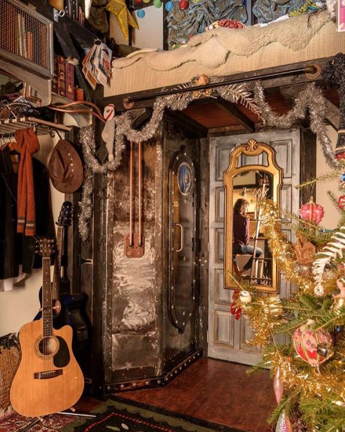 downwithdignity:steampunktendencies:Inside The Tiny House Chloe Barcelou and Brandon Batchelder deco